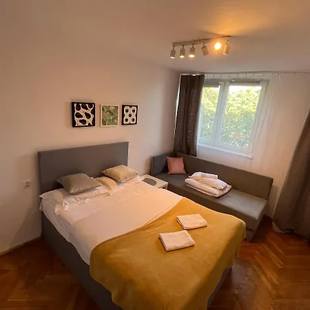 Apartment - Emilii Budget