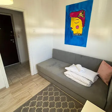 - Emilii Budget Apartment